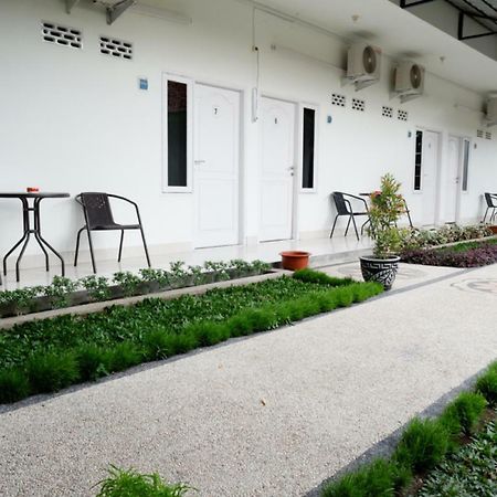 Reddoorz Near Mataram University מראה חיצוני תמונה