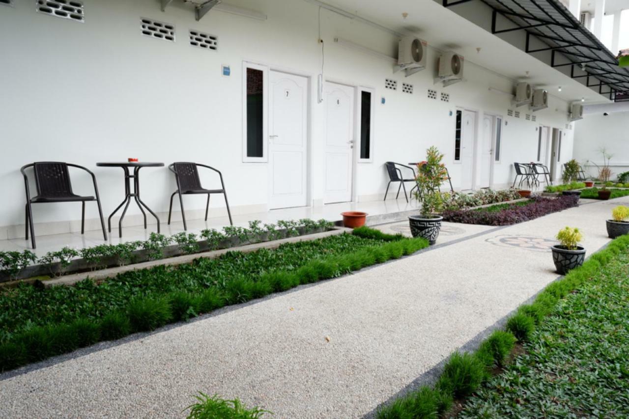Reddoorz Near Mataram University מראה חיצוני תמונה