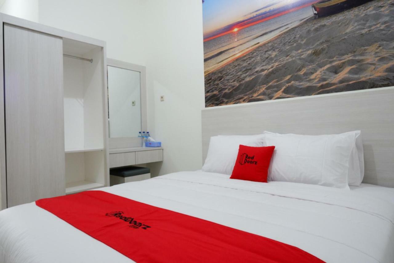 Reddoorz Near Mataram University מראה חיצוני תמונה