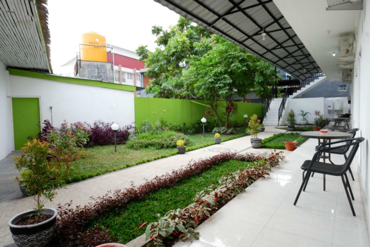 Reddoorz Near Mataram University מראה חיצוני תמונה
