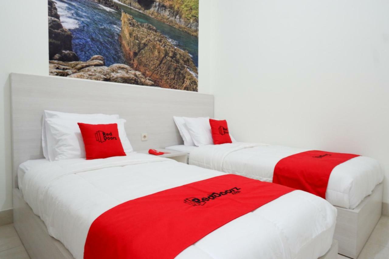 Reddoorz Near Mataram University מראה חיצוני תמונה