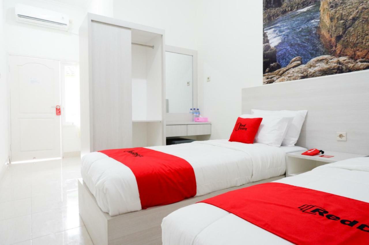 Reddoorz Near Mataram University מראה חיצוני תמונה