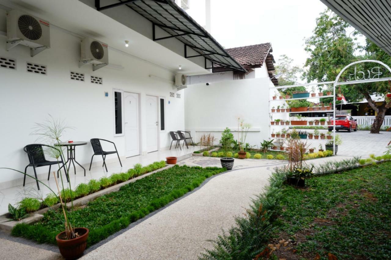 Reddoorz Near Mataram University מראה חיצוני תמונה